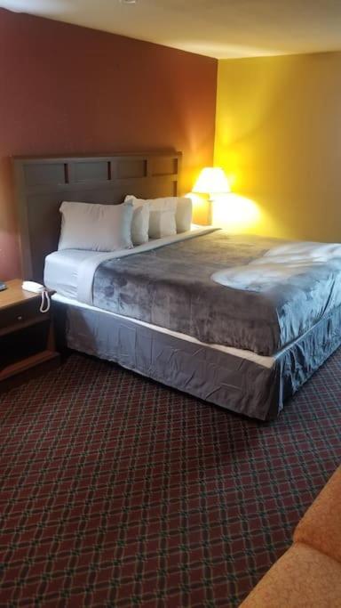 Hotel 2 Queens Hotel Room 130 Booking Stillwater Exteriör bild